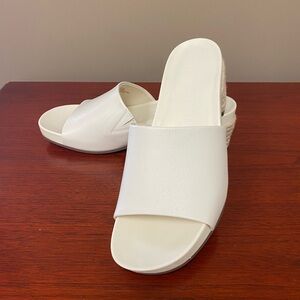 NWOT Aerosoles Clark Slip-On Chucky Heel Sandals Sz 9